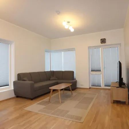 Aatrium Kinnisvara Kristalli Str Lounakeskuse Laehistel 塔尔图
