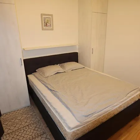 Aatrium Kinnisvara Kristalli Str Lounakeskuse Laehistel * 塔尔图